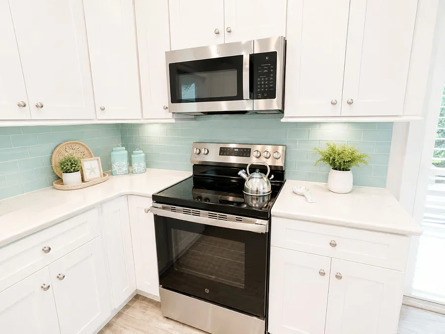 Range and microwave at High Tide Hideaway, Islamorada, Florida Keys