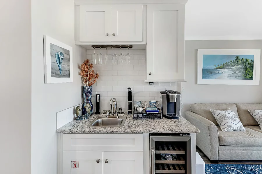 Coffee and wet bar at The Castaway II, Islamorada, Florida Keys